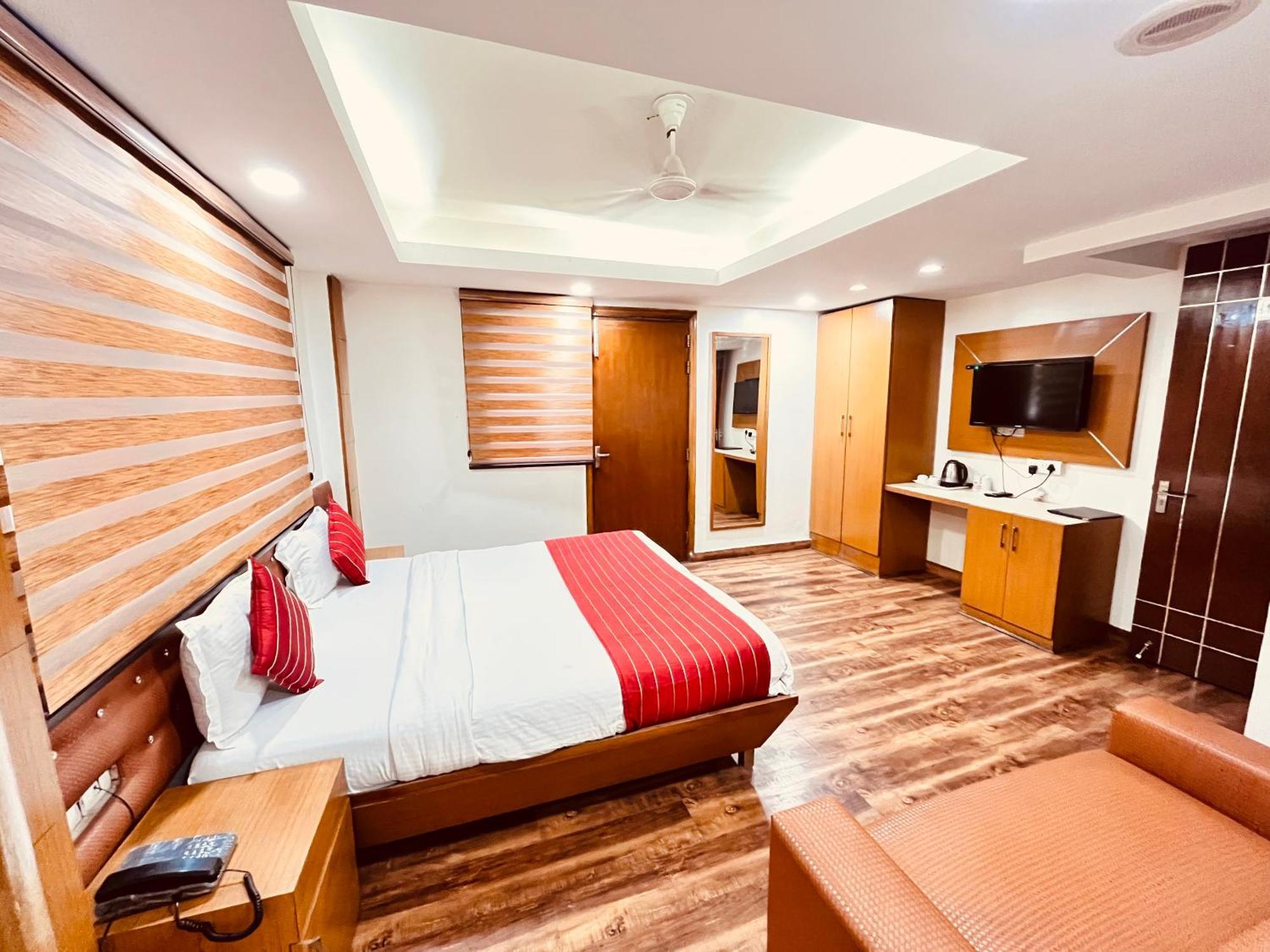 Hotel Sizzling Starr New Delhi Exterior photo
