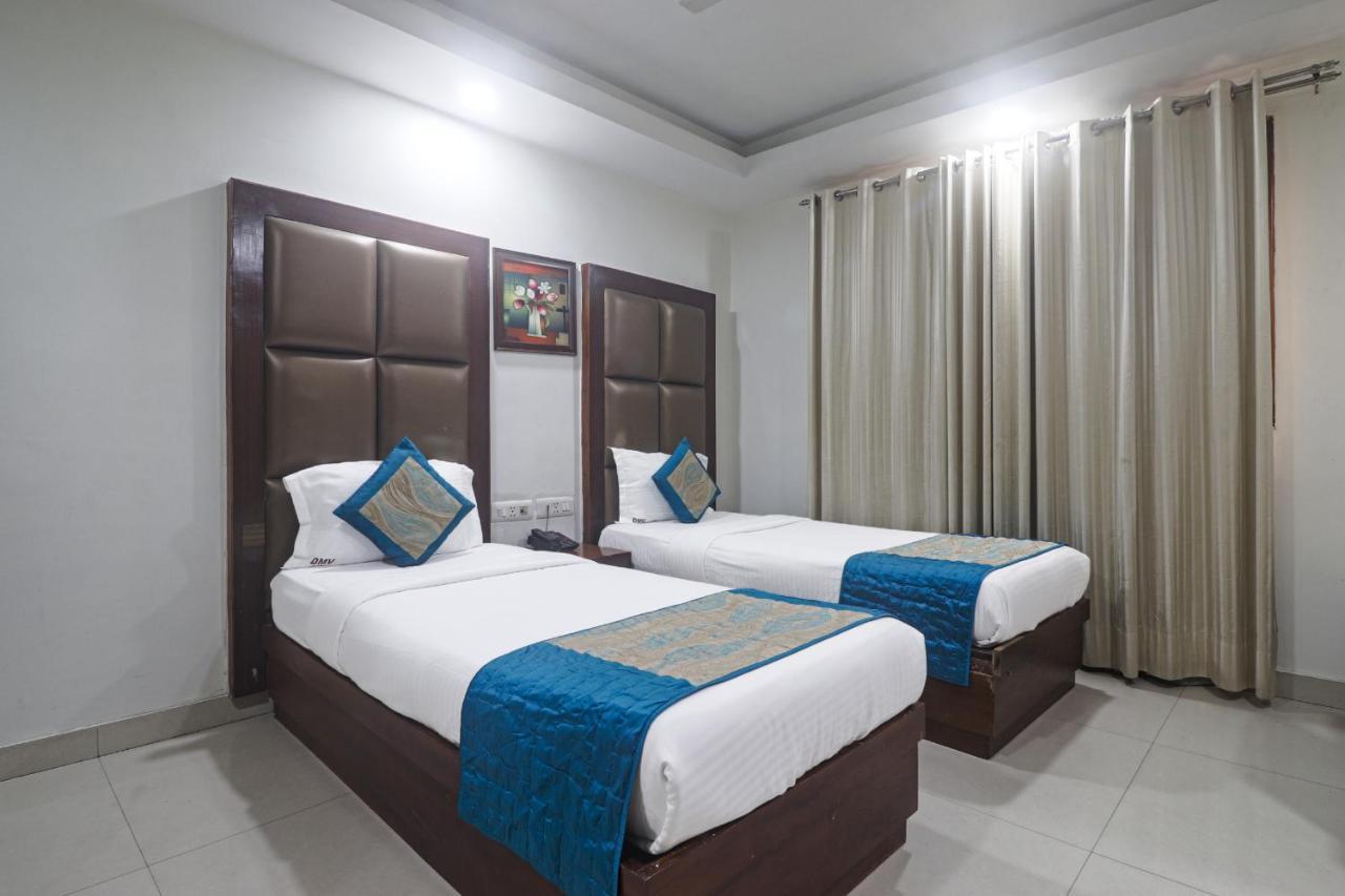 Hotel Sizzling Starr New Delhi Exterior photo