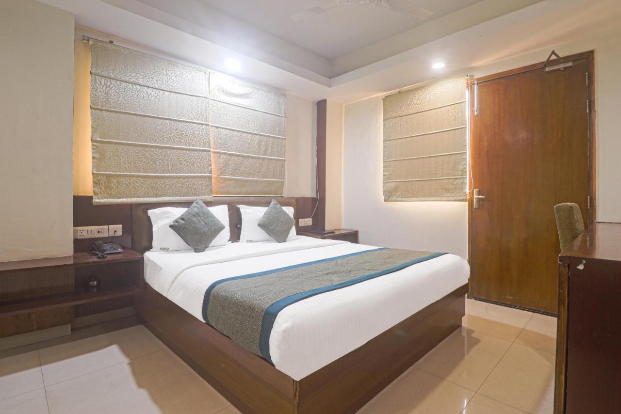 Hotel Sizzling Starr New Delhi Exterior photo