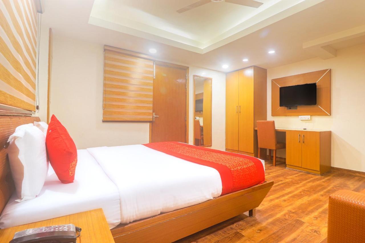 Hotel Sizzling Starr New Delhi Exterior photo