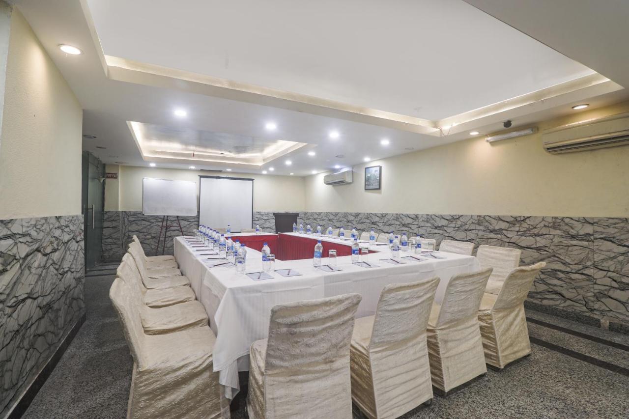 Hotel Sizzling Starr New Delhi Exterior photo