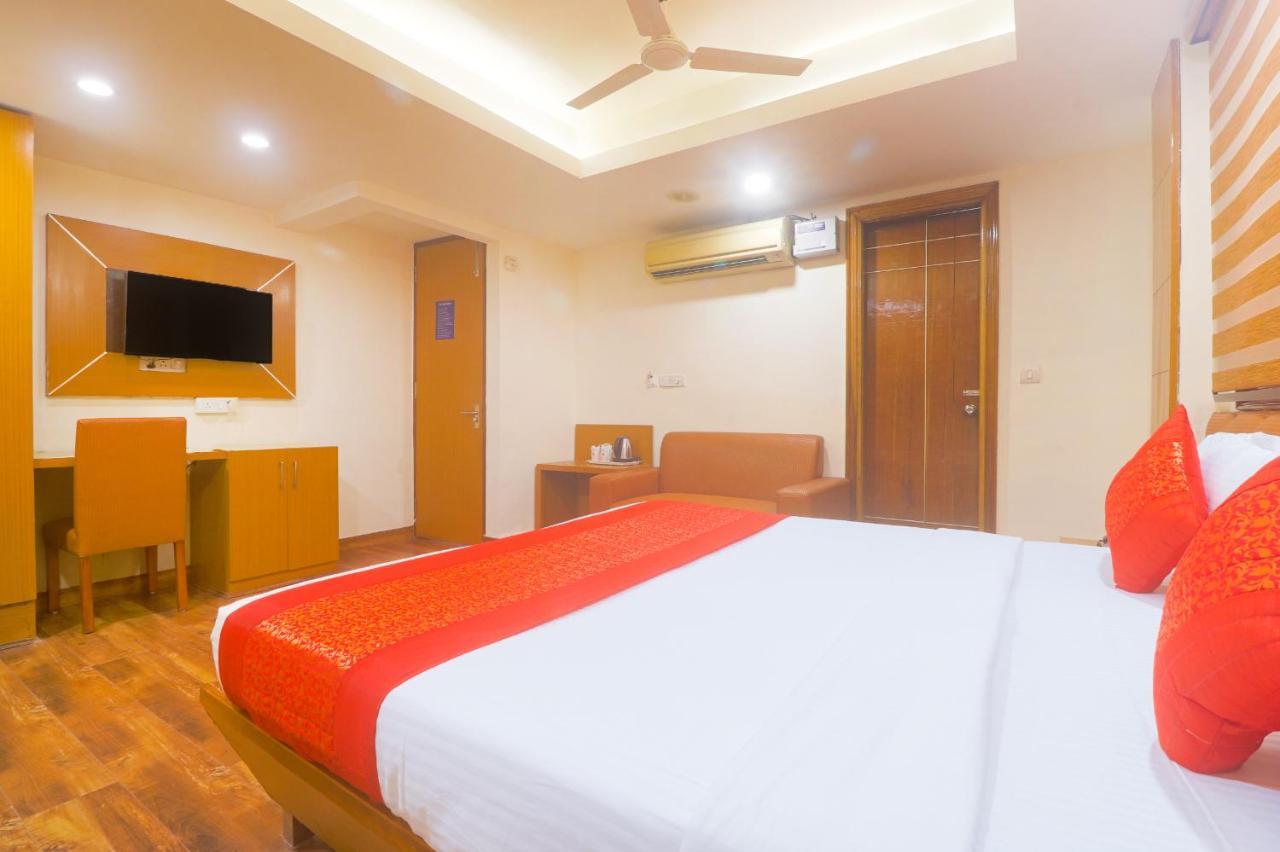 Hotel Sizzling Starr New Delhi Exterior photo