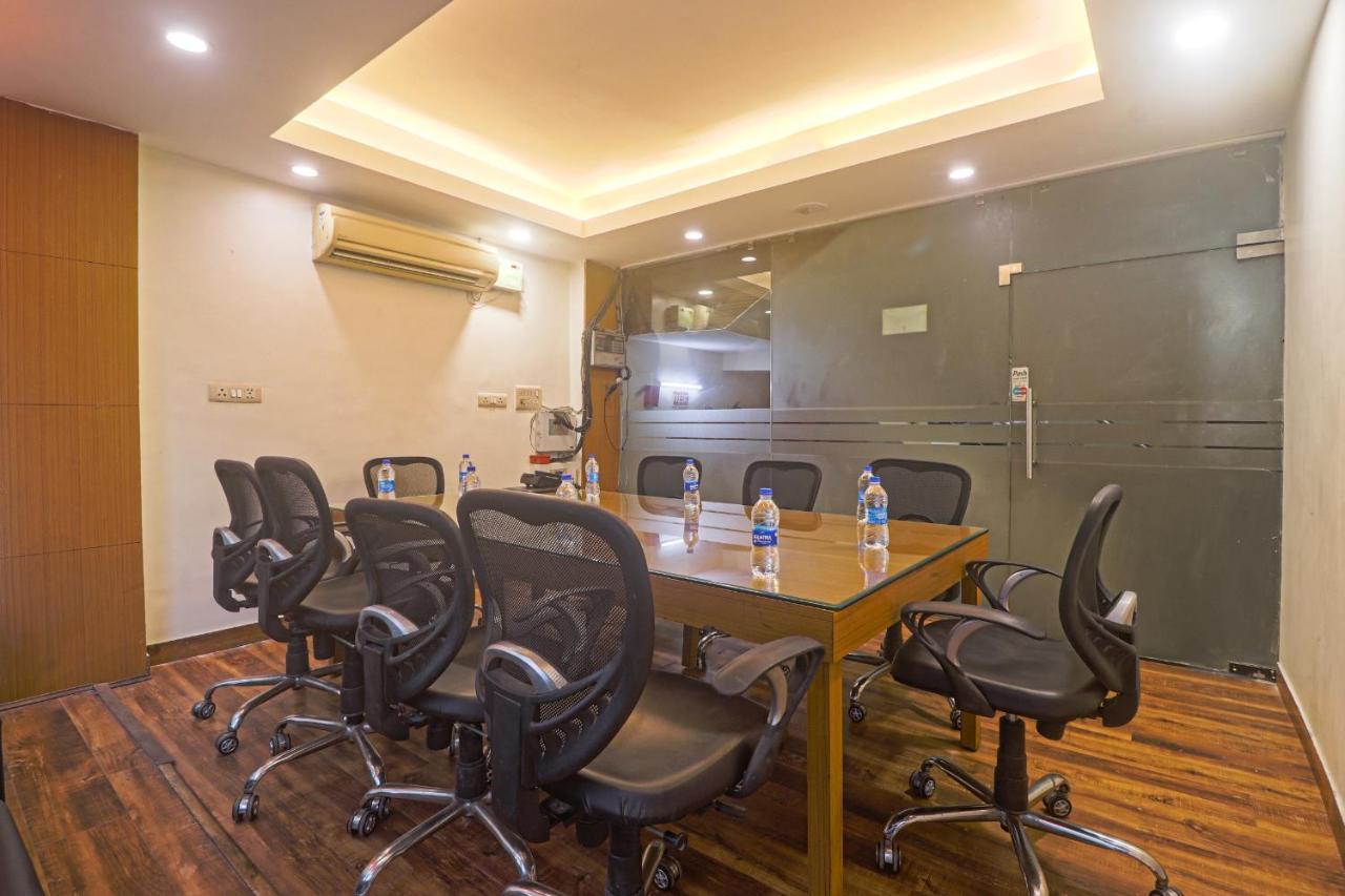 Hotel Sizzling Starr New Delhi Exterior photo