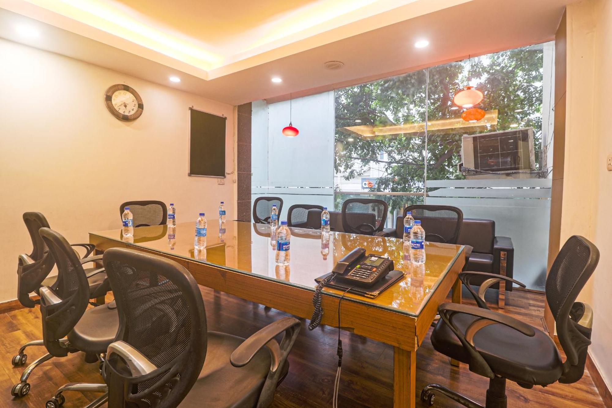 Hotel Sizzling Starr New Delhi Exterior photo